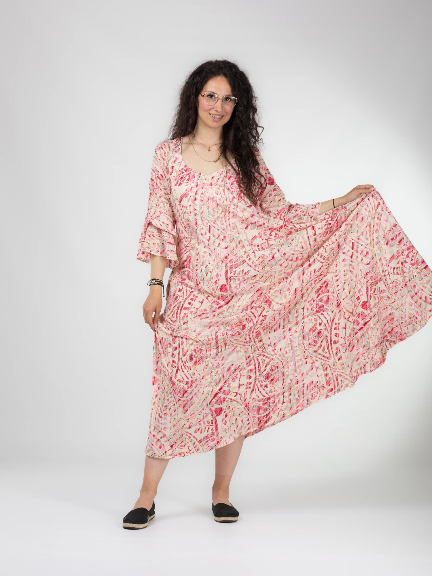 Rochie boho lejeră din material fluid cu fir auriu și mâneci scurte cu volănașe - Model 1 [2]