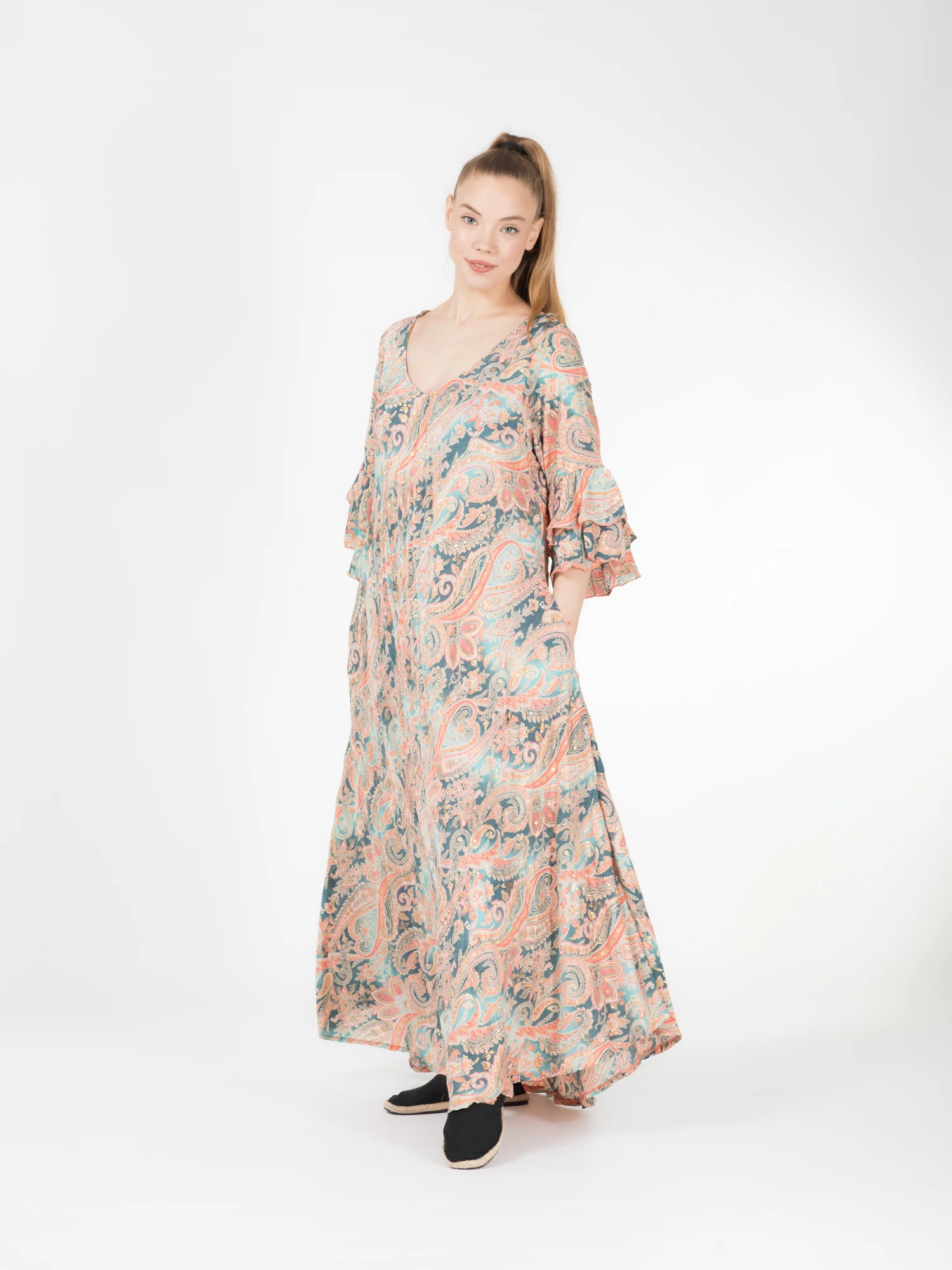 Rochie boho lejeră din material fluid cu fir auriu și mâneci scurte cu volănașe - Model 3 [6]