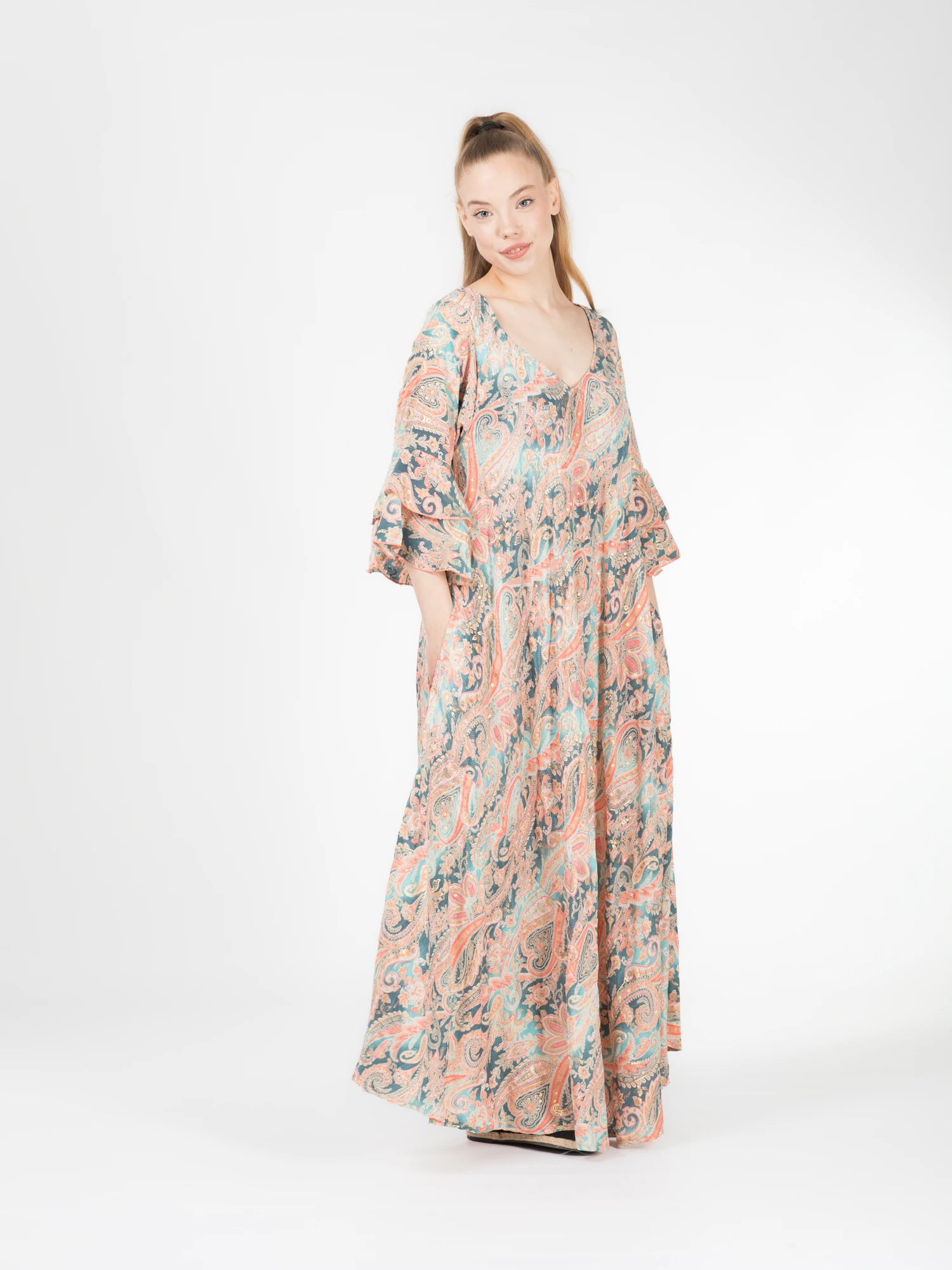 Rochie boho lejeră din material fluid cu fir auriu și mâneci scurte cu volănașe - Model 3 [4]