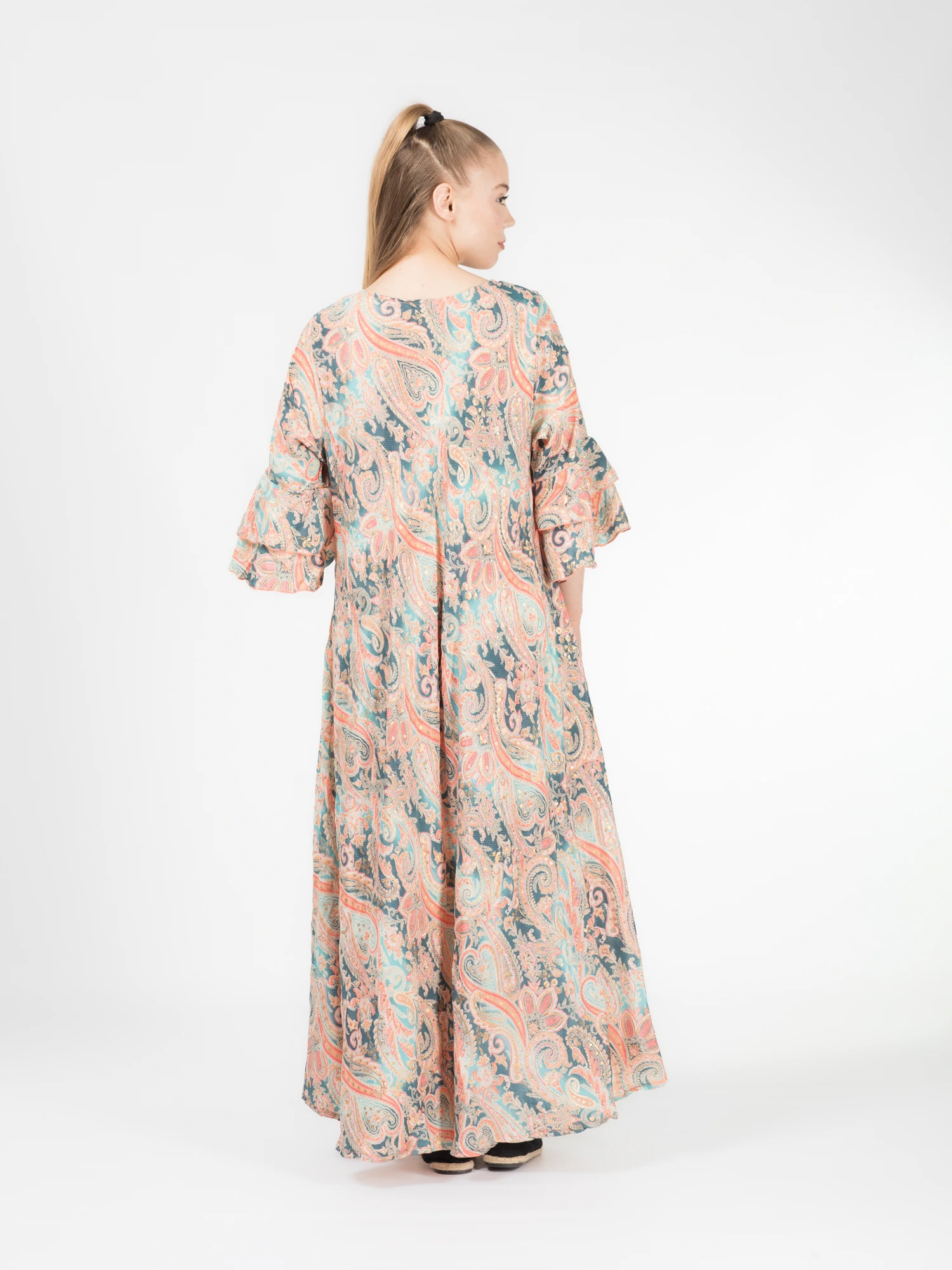 Rochie boho lejeră din material fluid cu fir auriu și mâneci scurte cu volănașe - Model 3 [3]