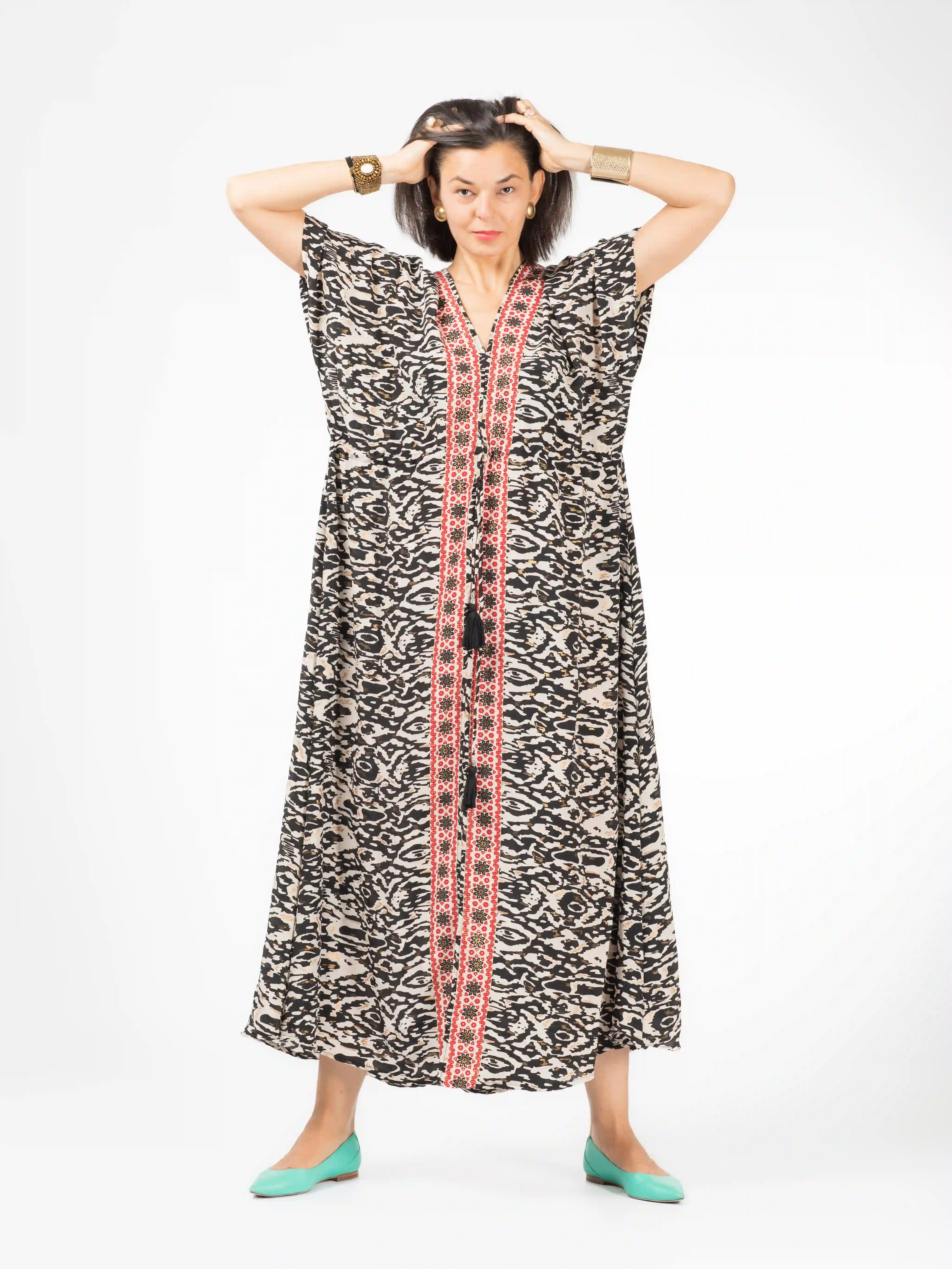 Rochie boho lejeră din material fluid șnur în talie și crăpătură pe mijloc - Model 1 [4]