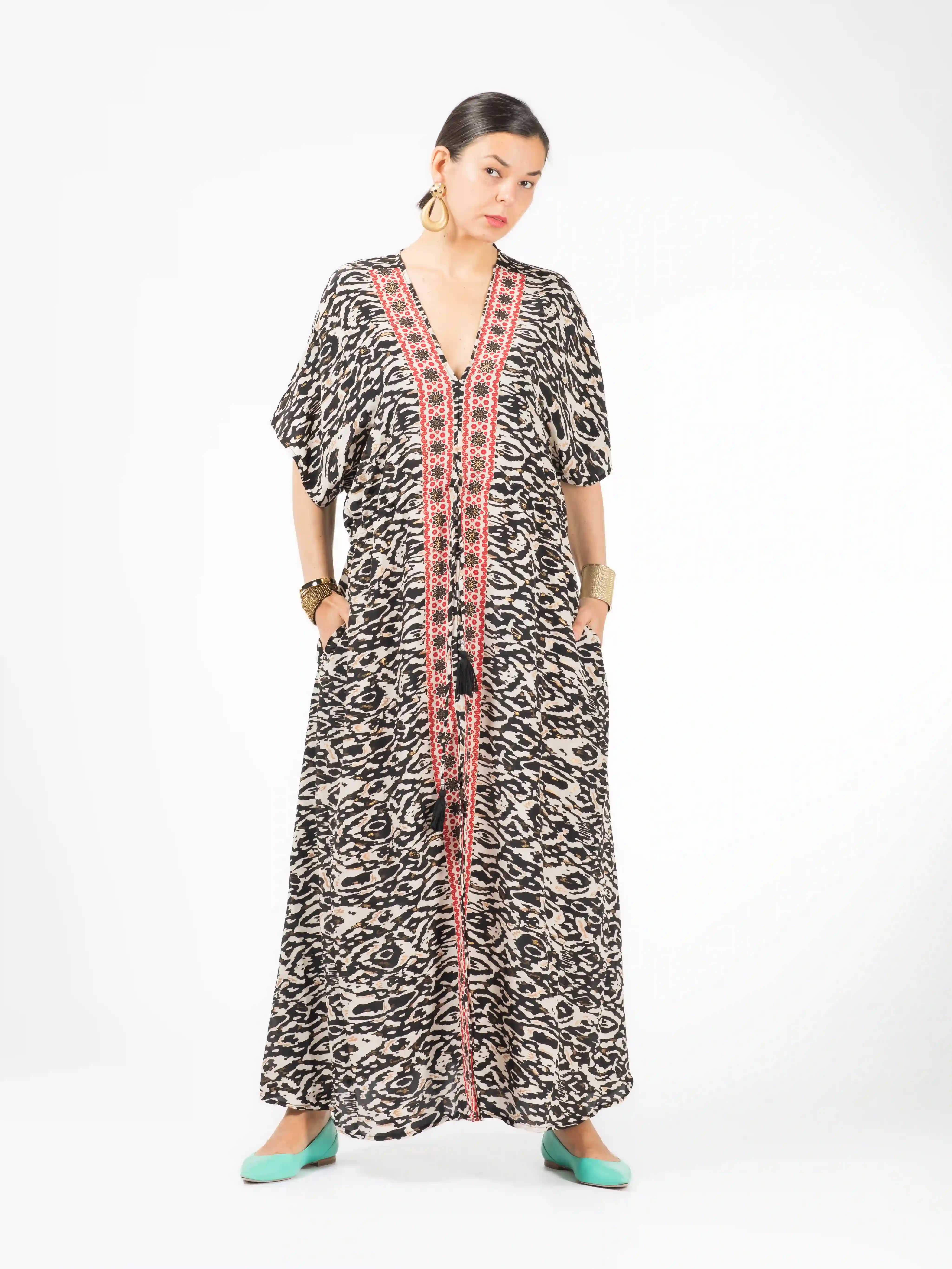 Rochie boho lejeră din material fluid șnur în talie și crăpătură pe mijloc - Model 1 [1]