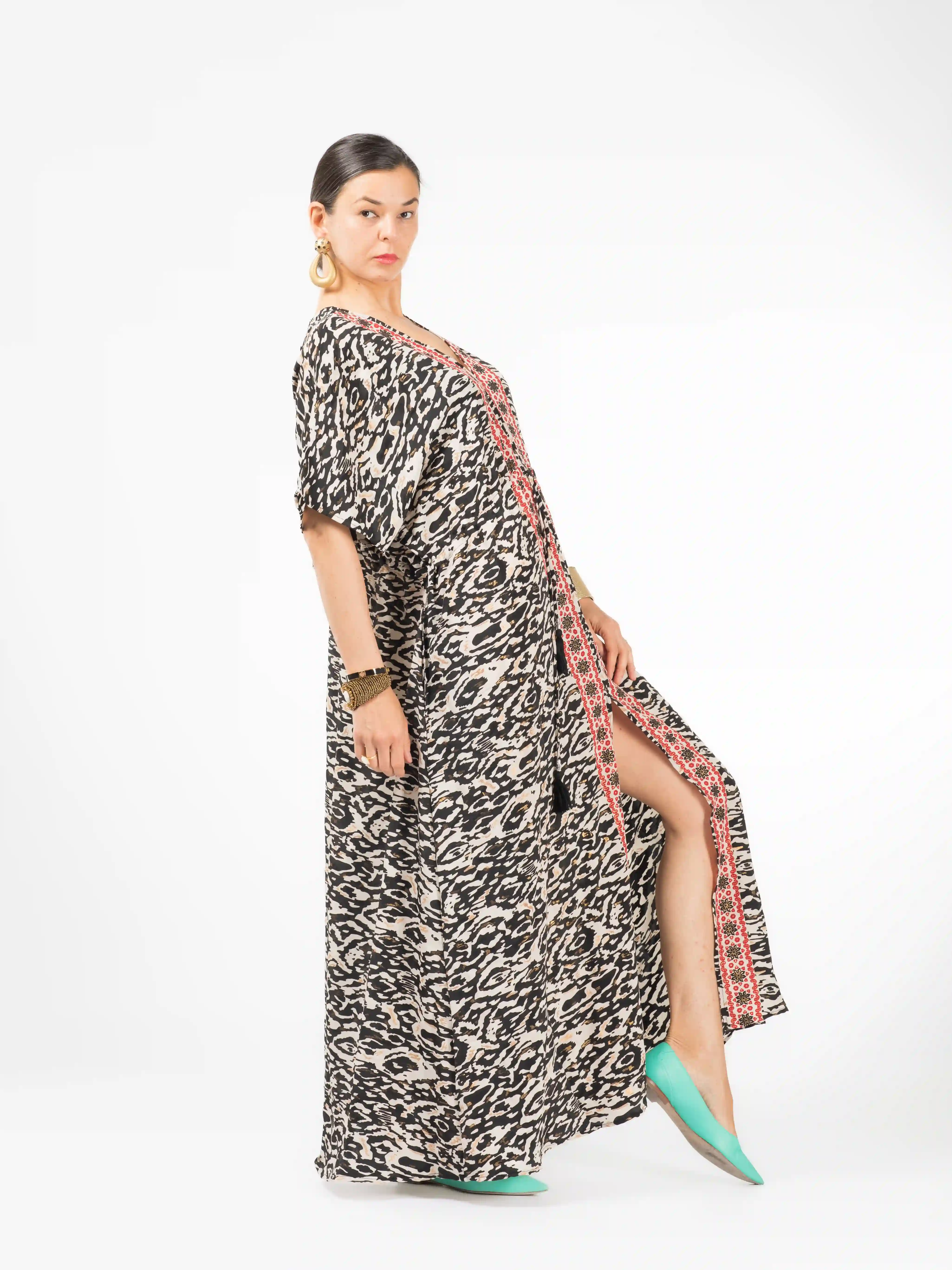 Rochie boho lejeră din material fluid șnur în talie și crăpătură pe mijloc - Model 1 [3]