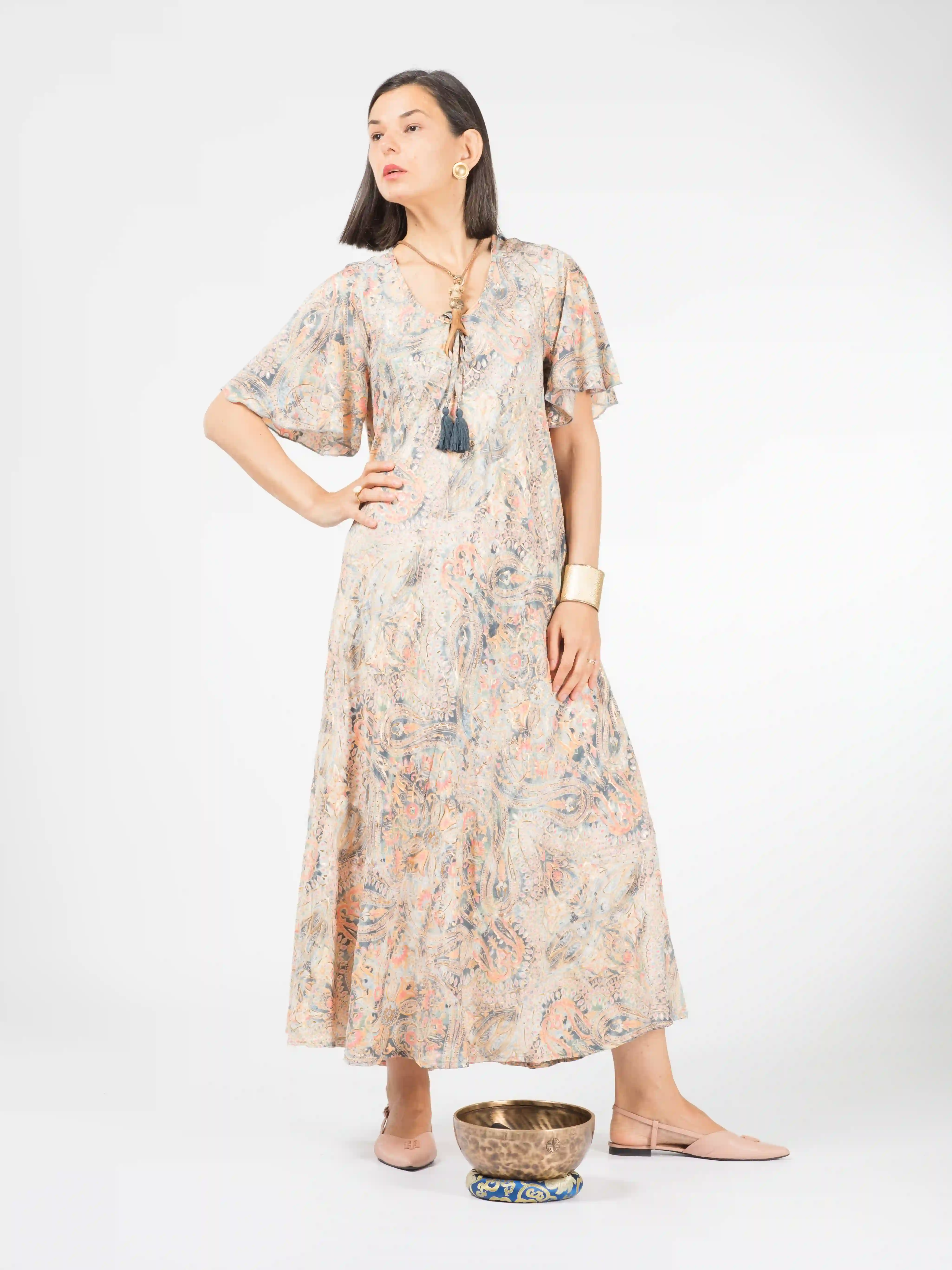Rochie boho lungă din material fluid cu decolteu romantic și detalii aurii - Model 1 [2]