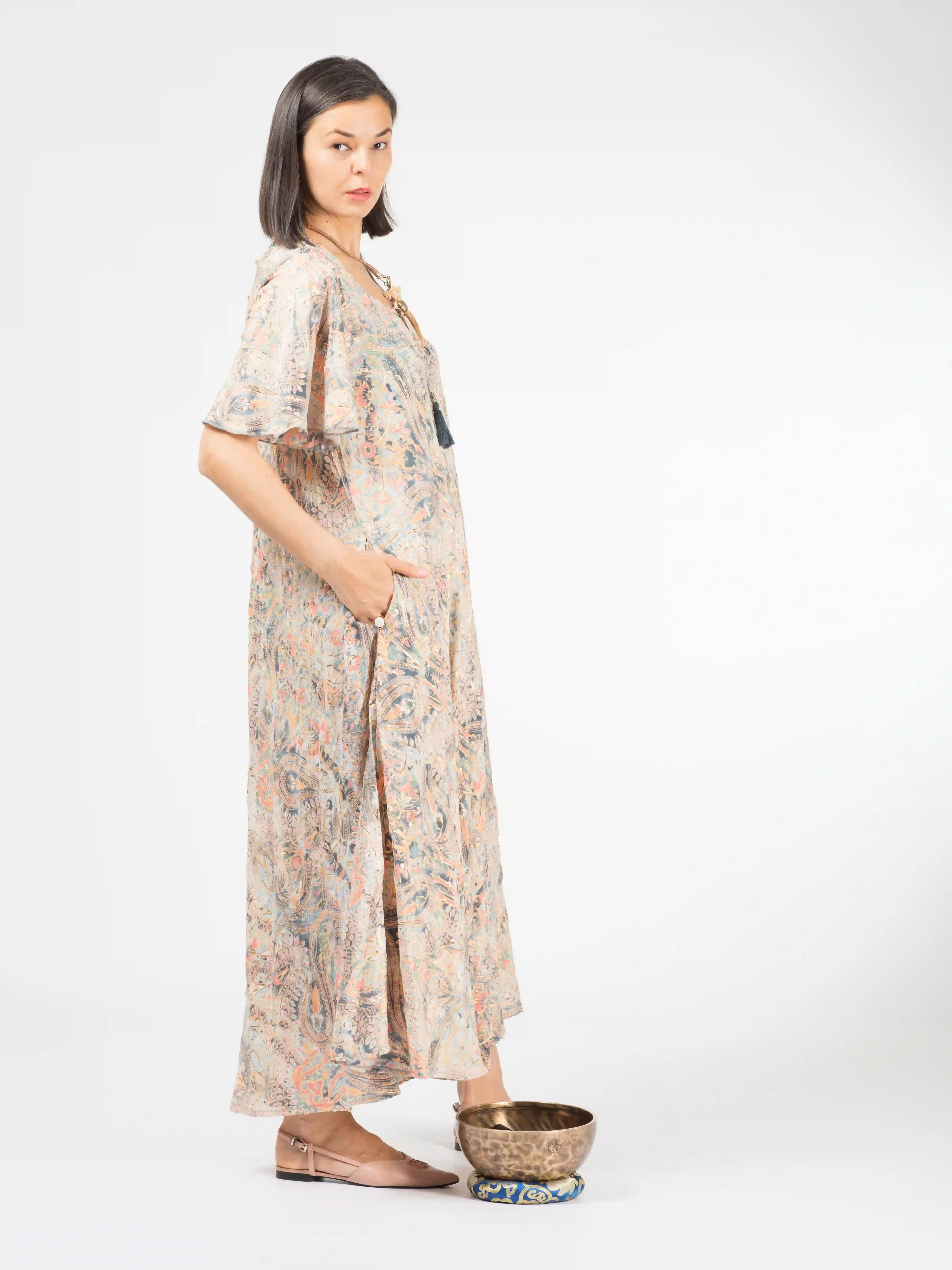 Rochie boho lungă din material fluid cu decolteu romantic și detalii aurii - Model 1 [3]