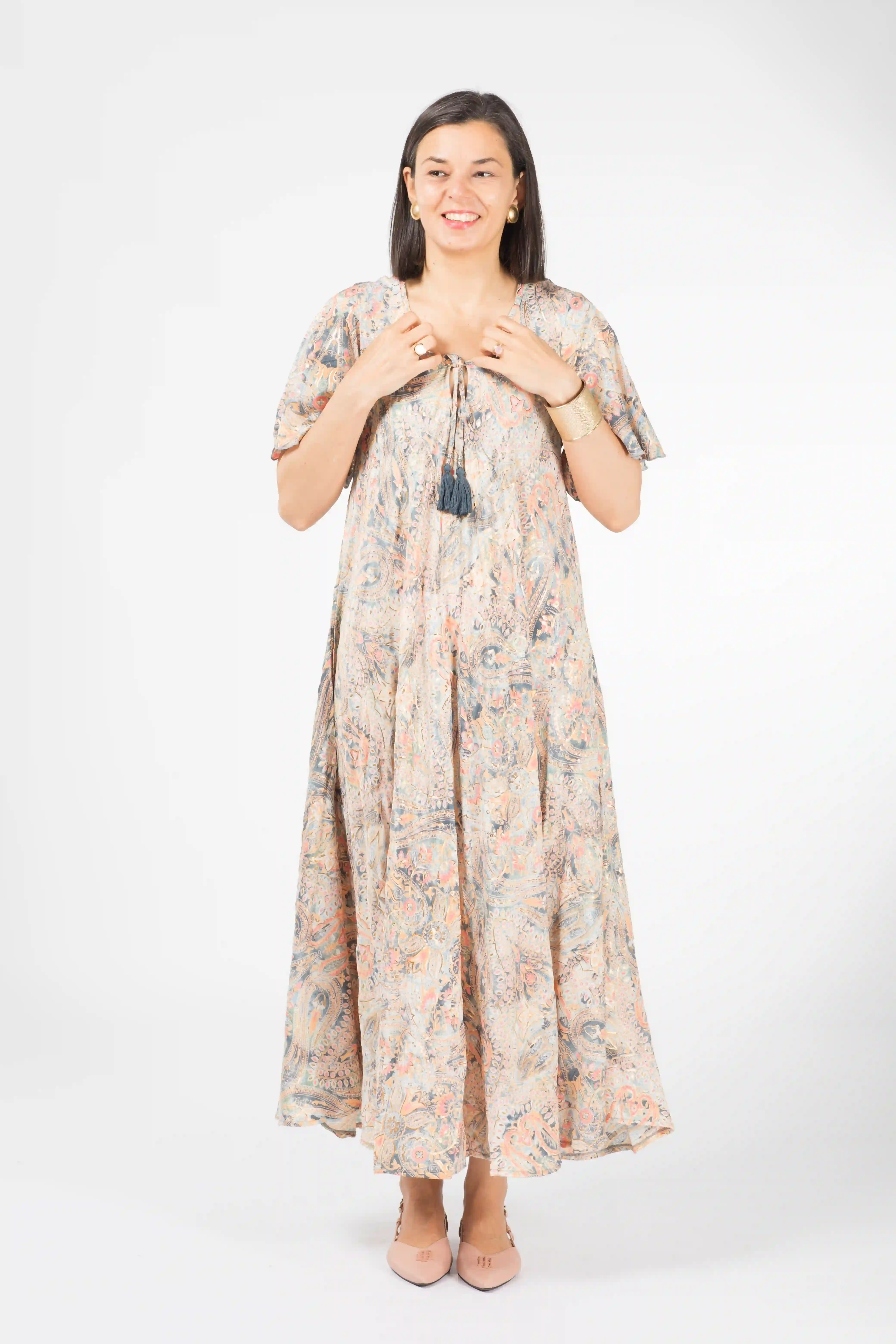 Rochie boho lungă din material fluid cu decolteu romantic și detalii aurii - Model 1 [7]