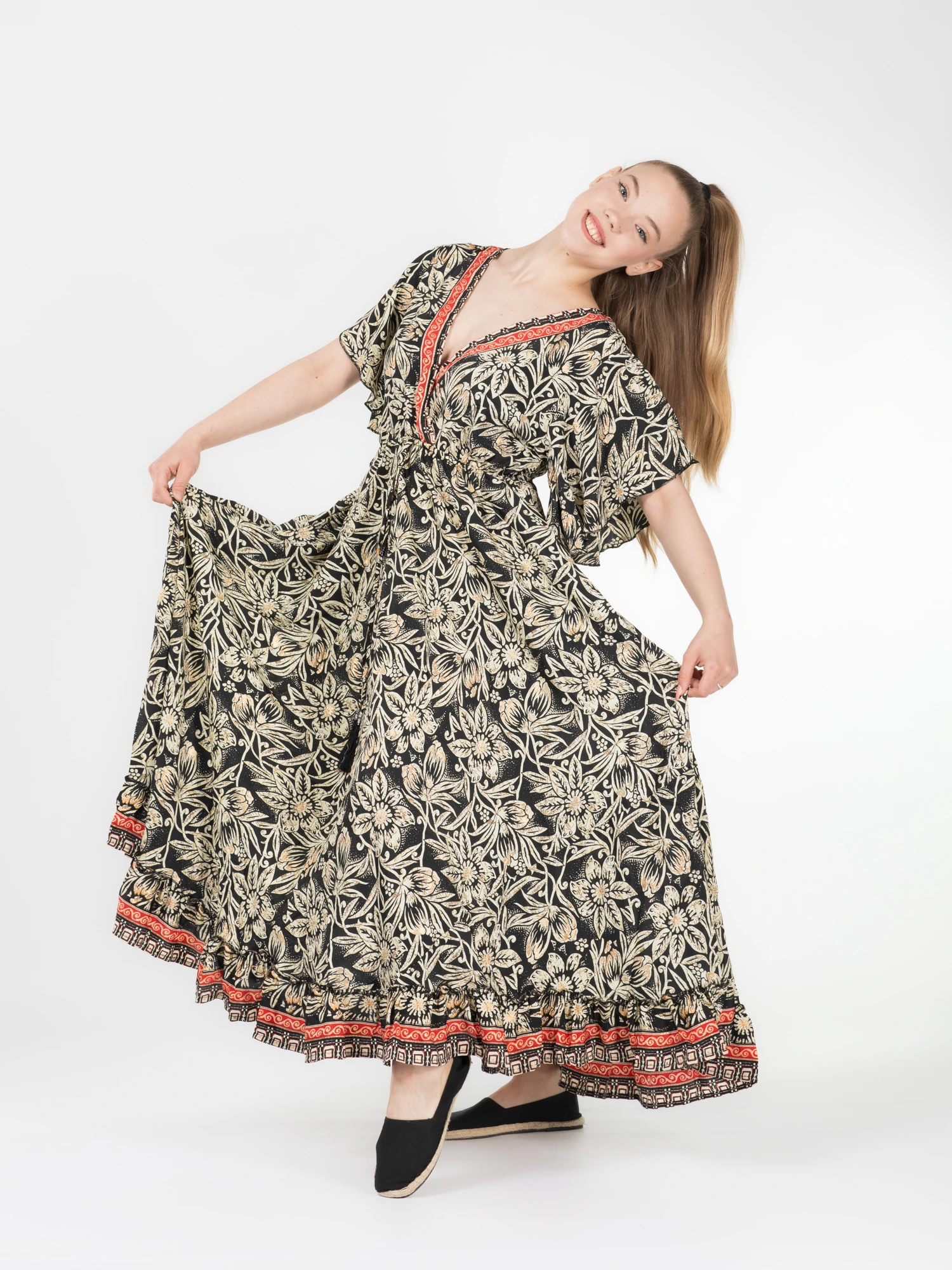 Rochie boho lungă din material fluid cu decolteu romantic și detalii aurii - Model 2 [6]