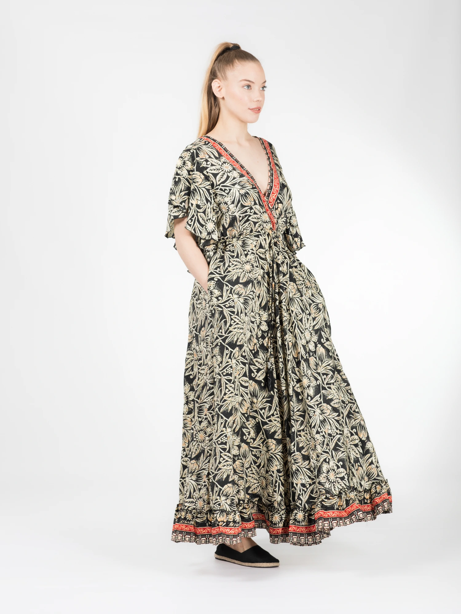 Rochie boho lungă din material fluid cu decolteu romantic și detalii aurii - Model 2 [4]
