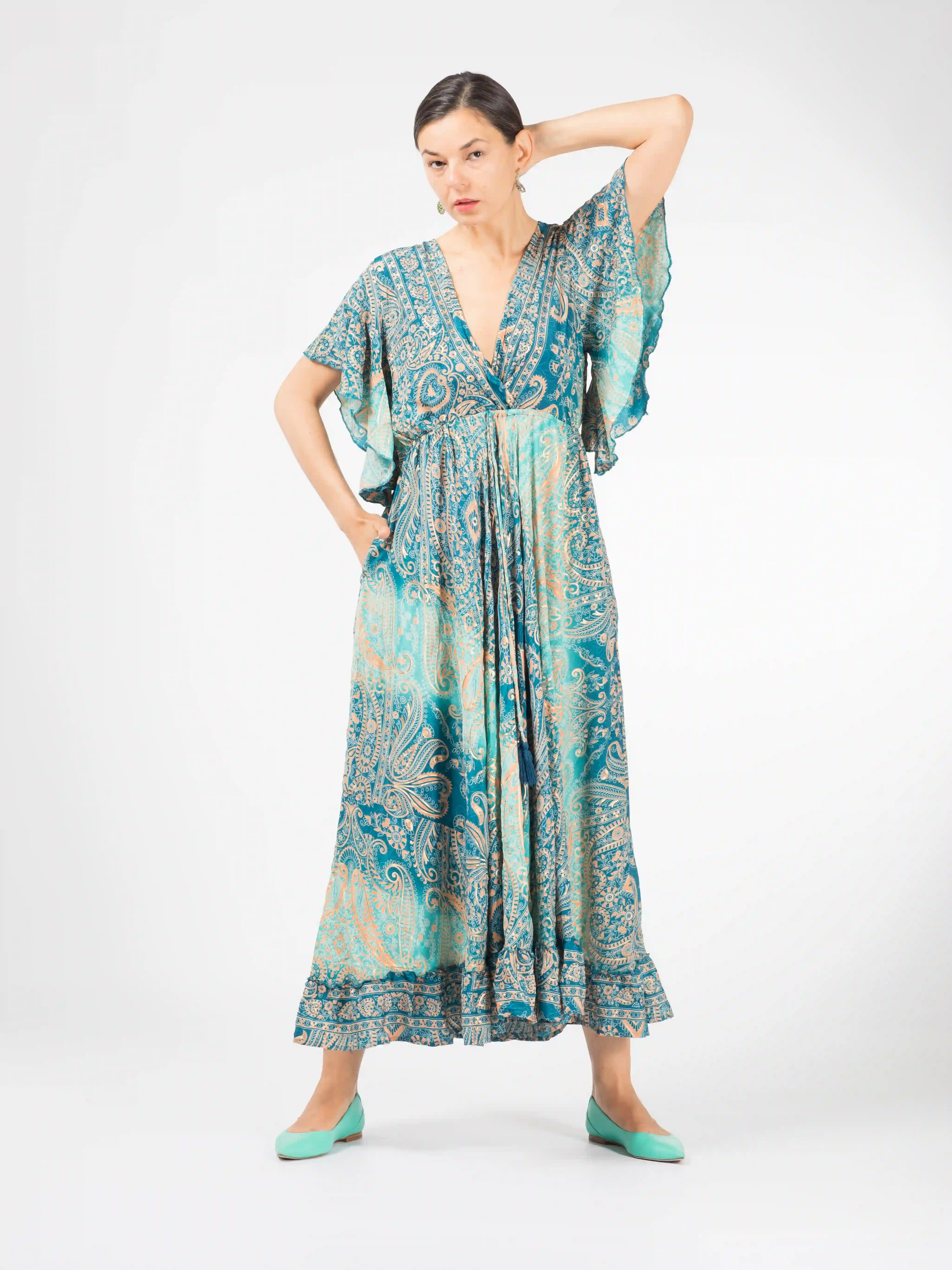 Rochie boho lungă din material fluid cu decolteu romantic și detalii aurii - Model 5 [1]