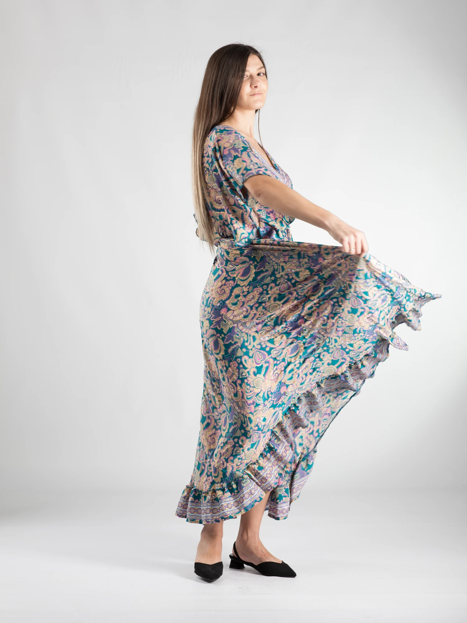 Rochie boho lungă din material fluid cu decolteu romantic și detalii aurii - Model 7 [5]