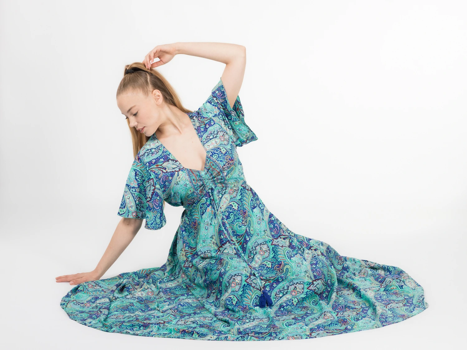 Rochie boho lungă din material fluid cu șnur în talie și detali aurii - Model 1 [7]