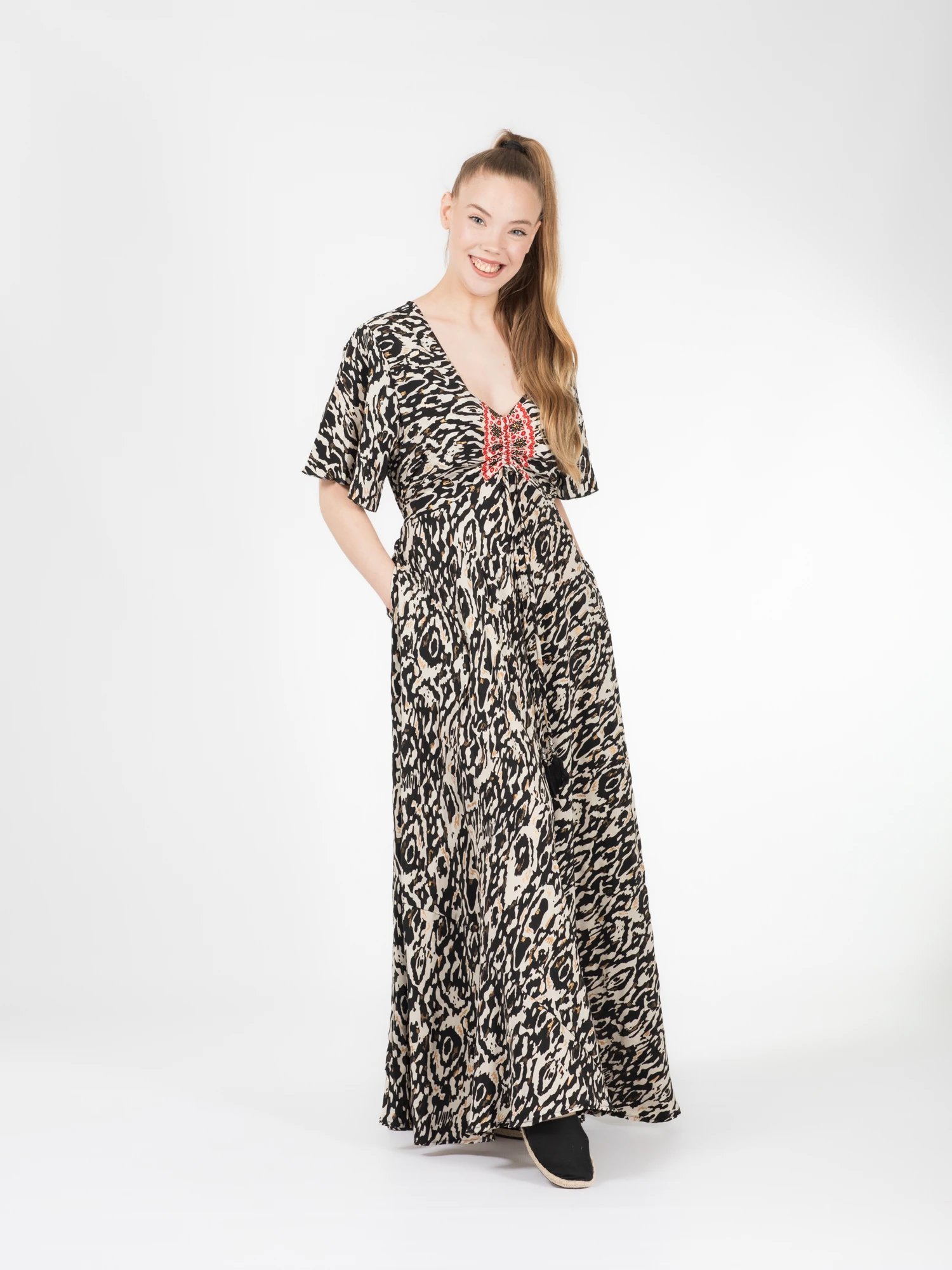 Rochie boho lungă din material fluid cu șnur în talie și detali aurii - Model 4 [4]