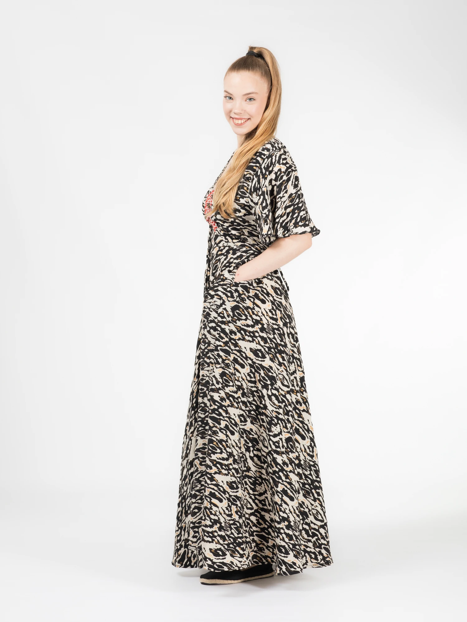 Rochie boho lungă din material fluid cu șnur în talie și detali aurii - Model 4 [5]