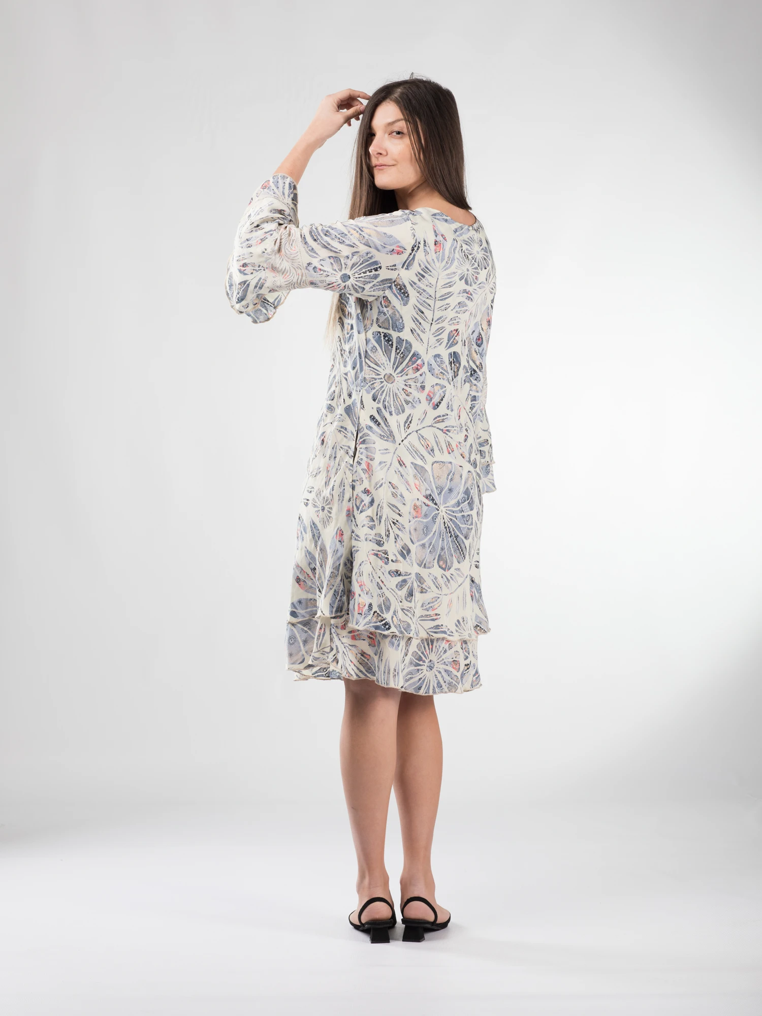 Rochie boho scurtă din material fluid cu mîneci 3/4 cu volane - Model 1 [4]