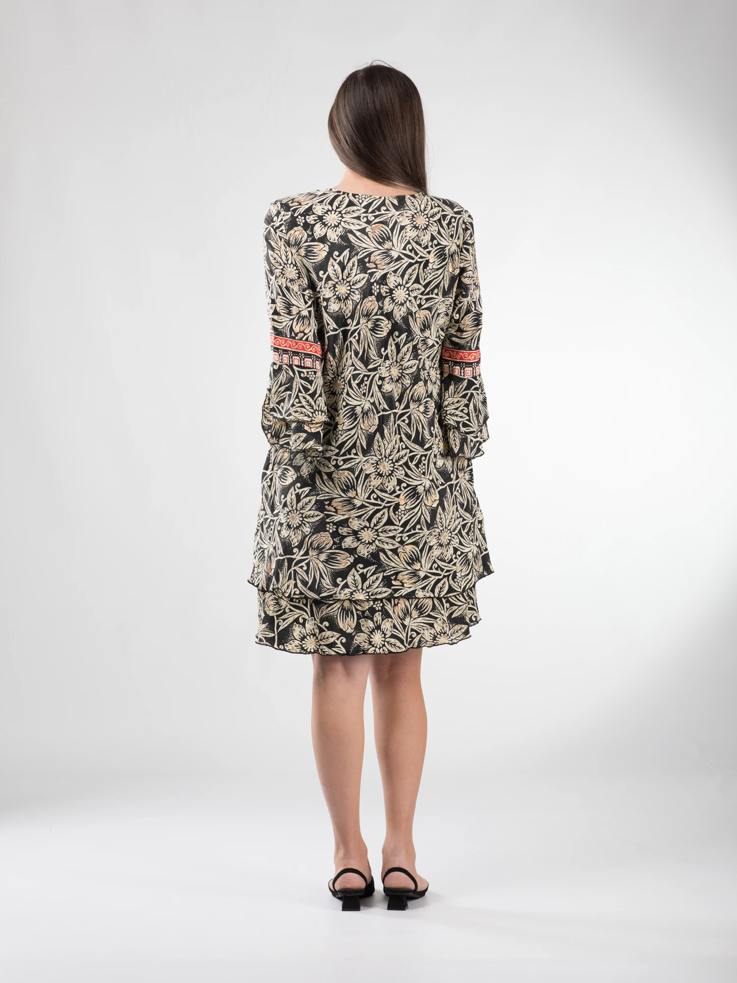 Rochie boho scurtă din material fluid cu mîneci 3/4 cu volane - Model 2 [3]