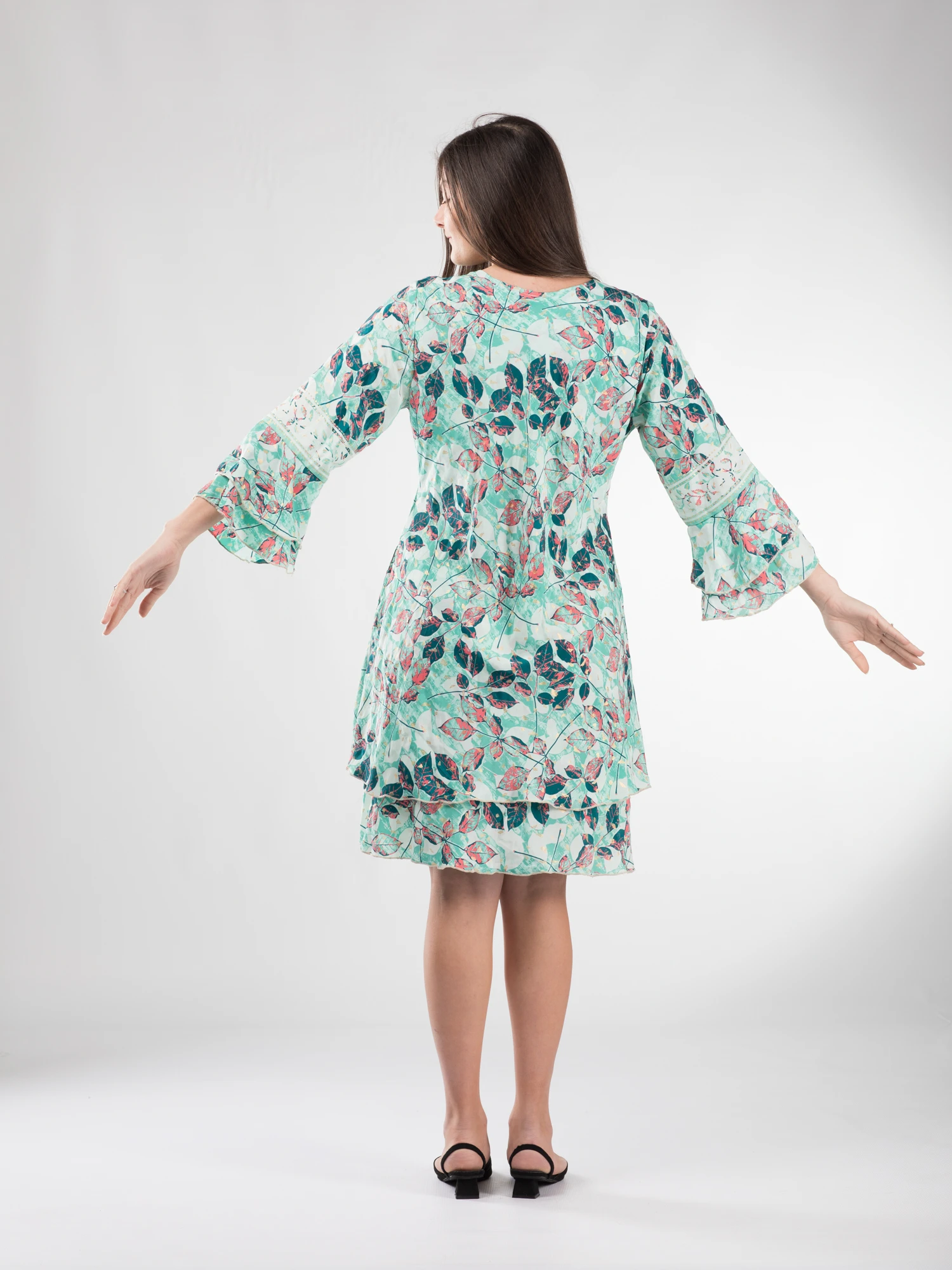 Rochie boho scurtă din material fluid cu mîneci 3/4 cu volane - Model 3 [4]