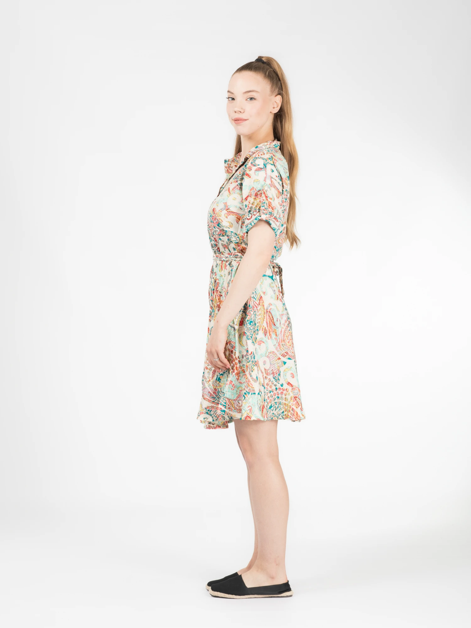 Rochie florală din material fuid cu detalii aurii și cordon în talie - Model 1 [3]