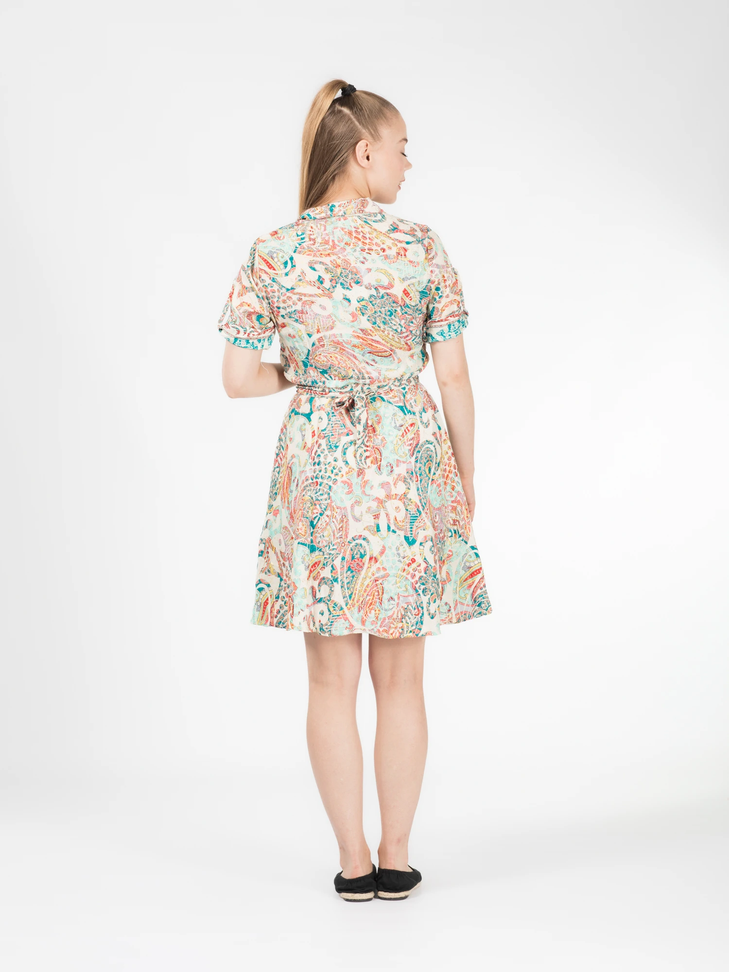 Rochie florală din material fuid cu detalii aurii și cordon în talie - Model 1 [4]