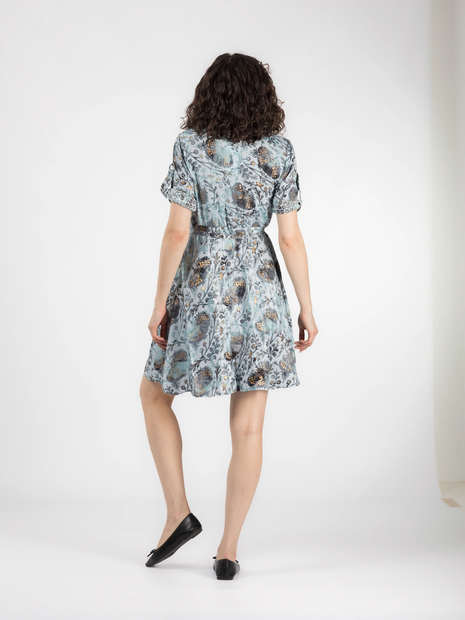 Rochie florală din material fuid cu detalii aurii și cordon în talie - Model 2 [4]