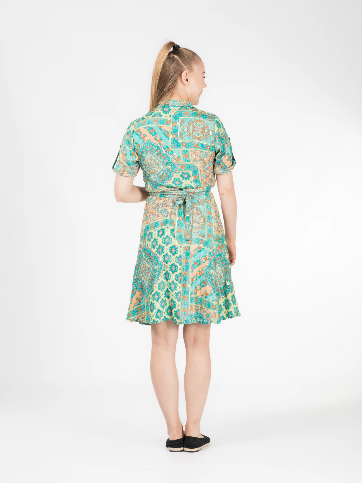 Rochie florală din material fuid cu detalii aurii și cordon în talie - Model 7 [4]