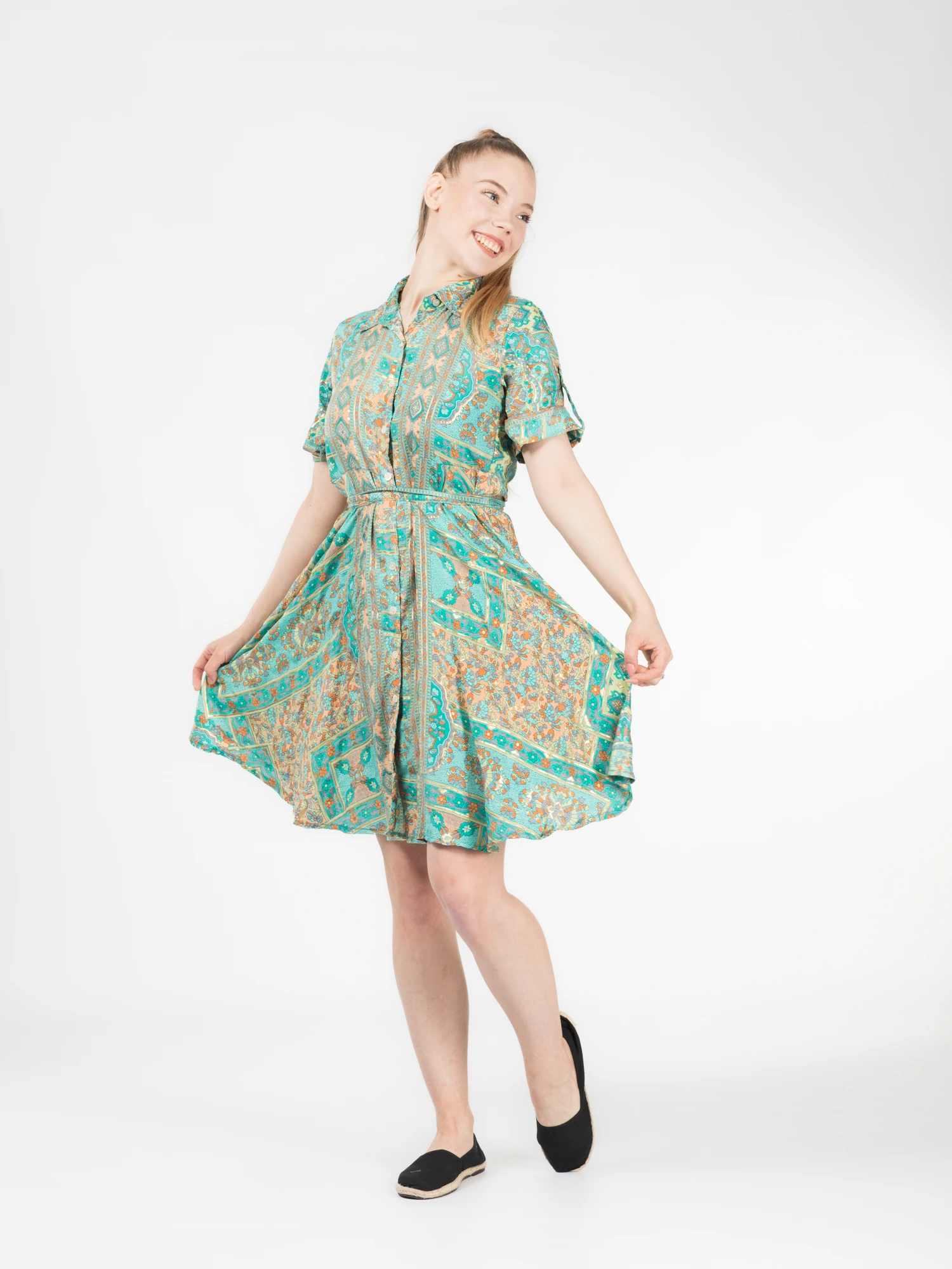 Rochie florală din material fuid cu detalii aurii și cordon în talie - Model 7 [7]