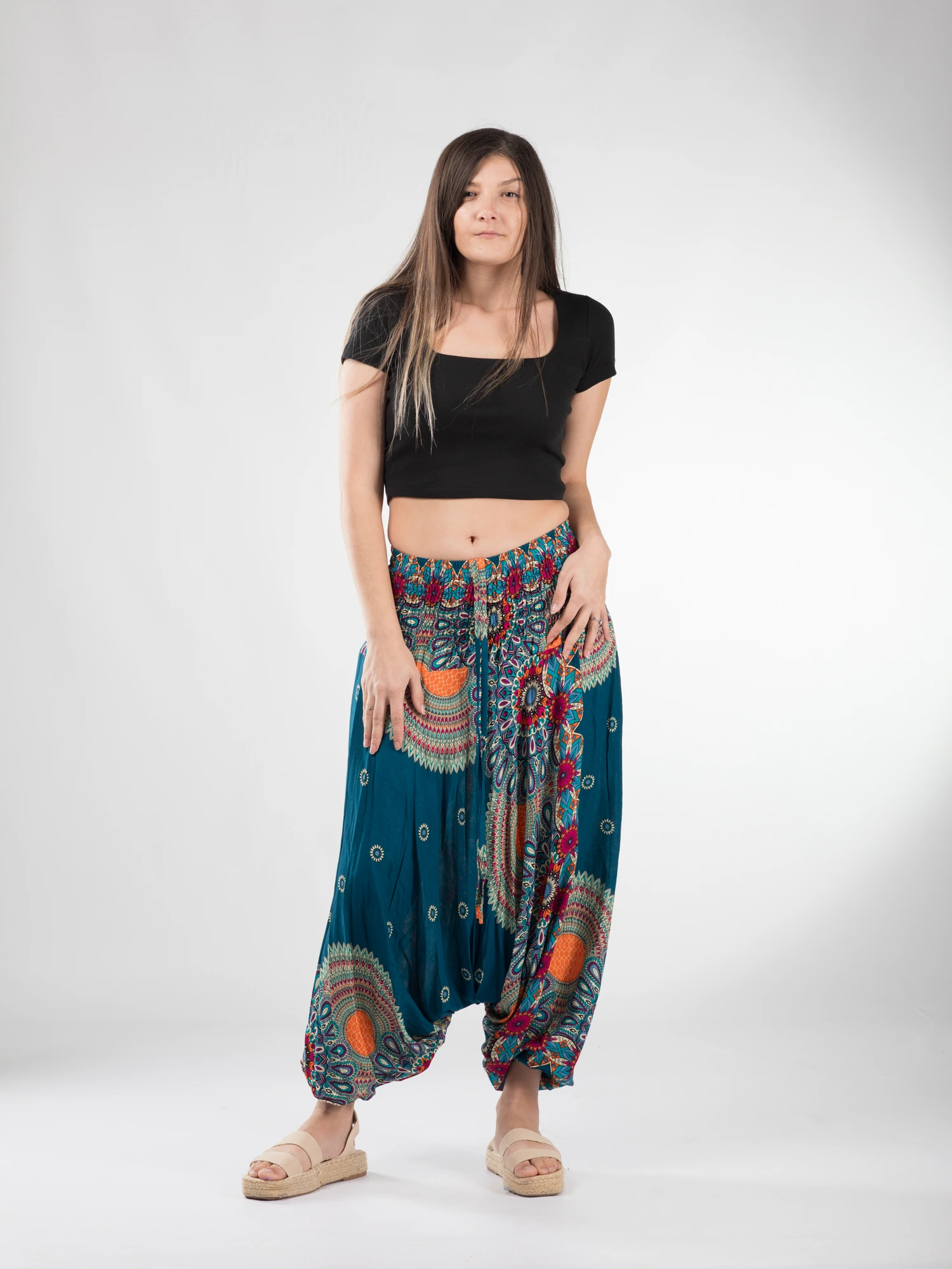 Salvari din material fluid si print floral - Negru [6]