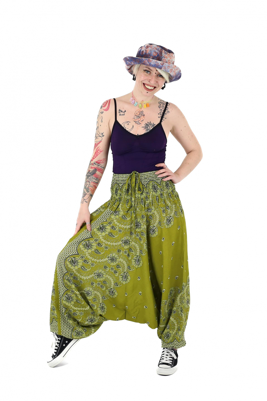 Salvari din material fluid si print floral - Negru [3]