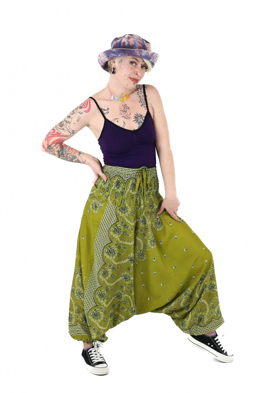 Salvari din material fluid si print floral - Negru [2]