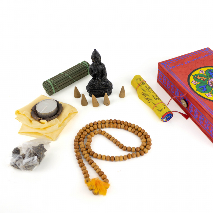 Set Altar Portabil cu Accesorii pentru Fumigatie, Statuie Buddha si Steaguri de Rugaciune - Model 5 [2]
