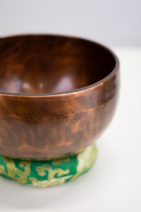 Singing Bowl Tibetan Autentic Forjat manual - Copper Antique, 16,5 cm, 0,889 Kgetan Autentic Forjat manual - Black Golden Border, 18 cm, 0,909 Kg [2]