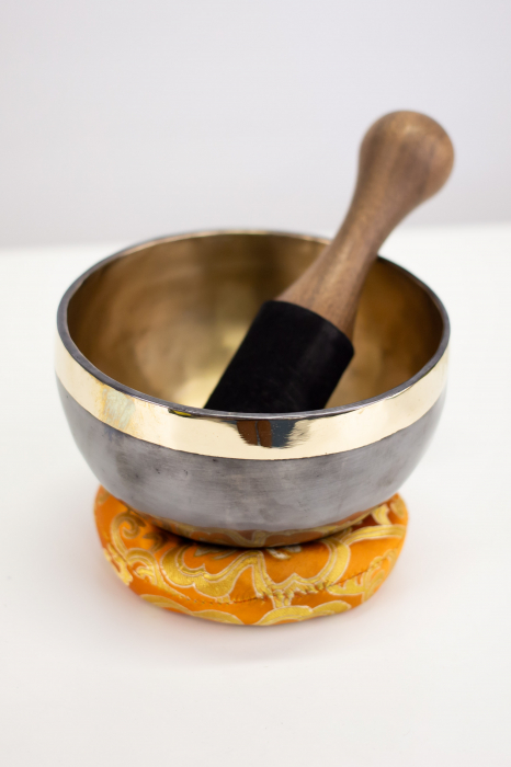 Singing Bowl Tibetan Autentic Forjat manual - Black Golden Border, 15 cm, 0,630 Kg [4]