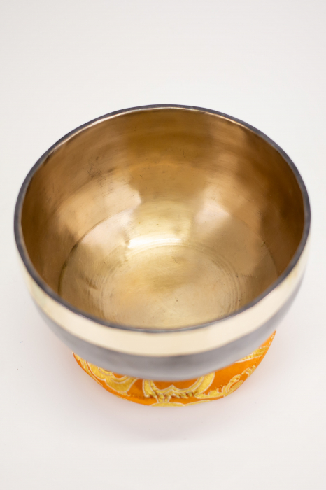 Singing Bowl Tibetan Autentic Forjat manual - Black Golden Border, 15 cm, 0,630 Kg [2]