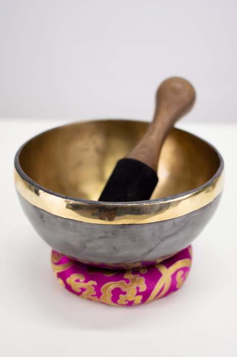 Singing Bowl Tibetan Autentic Forjat manual - Black Golden Border, 18 cm, 0,909 Kg [2]