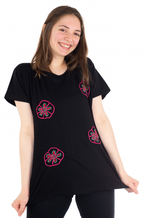 Tricou negru cu broderie florala [5]