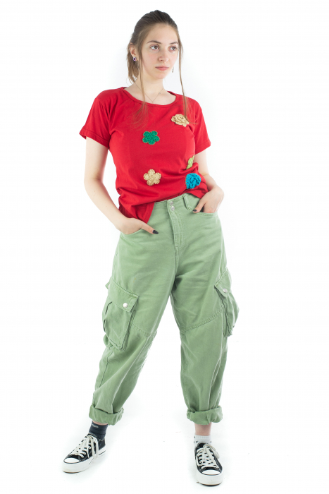 Tricou rosu cu floricele brodate [5]