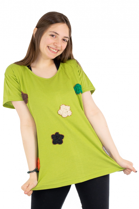 Tricou verde cu floricele brodate [5]