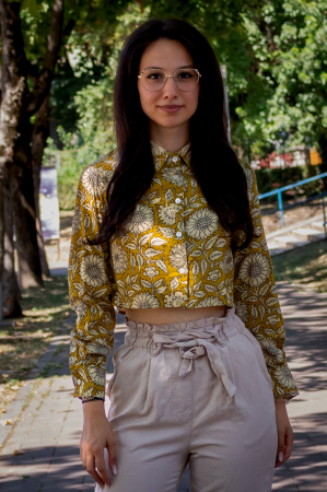 ÎMBRĂCĂMINTE - Camasa cropped cu maneca lunga si print all over efectuat manual - Model 1