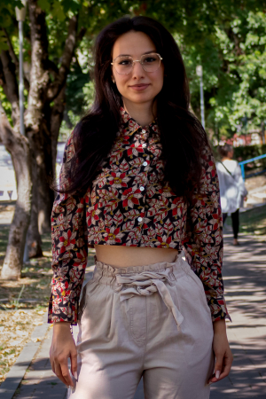 ÎMBRĂCĂMINTE - Camasa cropped cu maneca lunga si print all over efectuat manual - Model 3