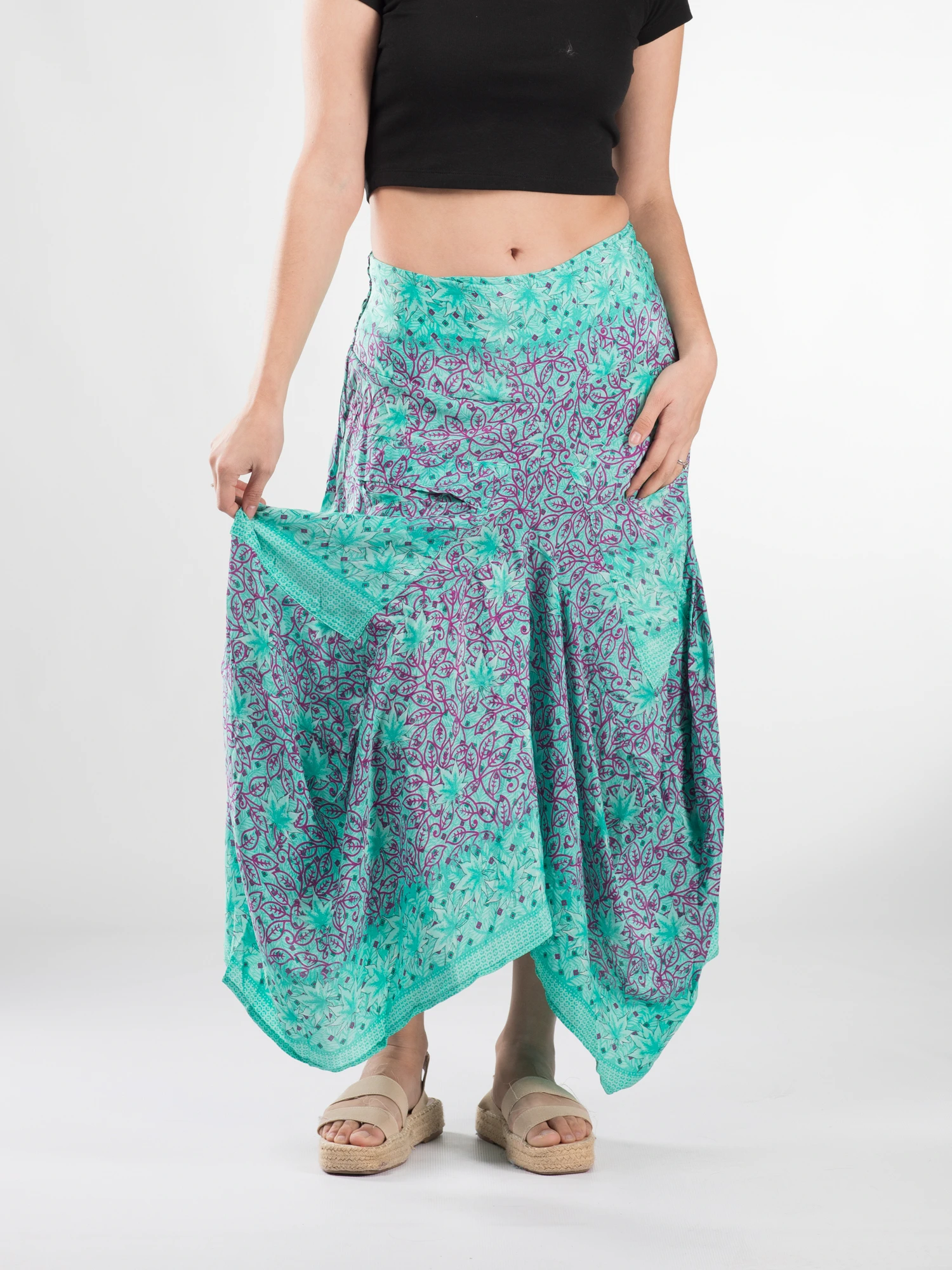 Primavara 2026 - Fusta asimetrica din material fluid cu print floral - Model 68
