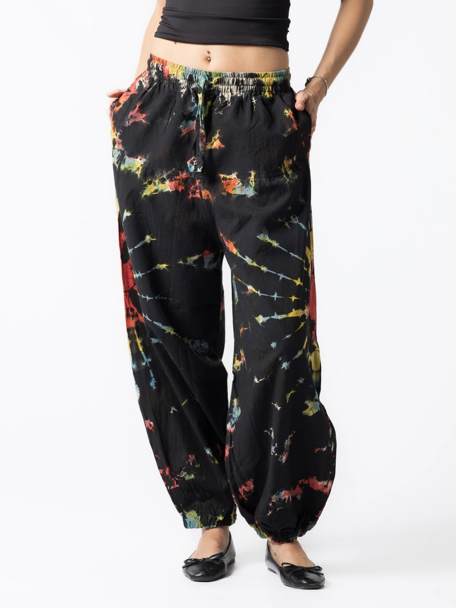 Colecția Toamnă 2025 - Pantaloni Baggy din bumbac cu buzunare laterale și șnur în talie - Tie Dye