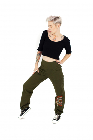 Pantaloni cu buzunare laterale si broderie [4]