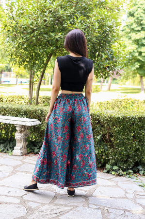 Pantaloni cu croi lejer din material fluid si fir auriu - Model 24 [3]