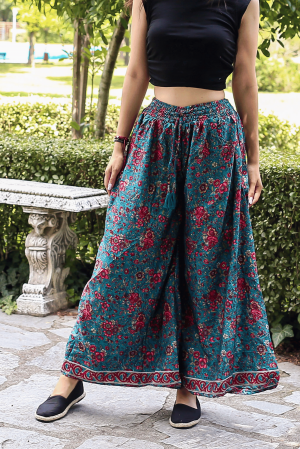 Pantaloni cu croi lejer din material fluid si fir auriu - Model 24 [0]