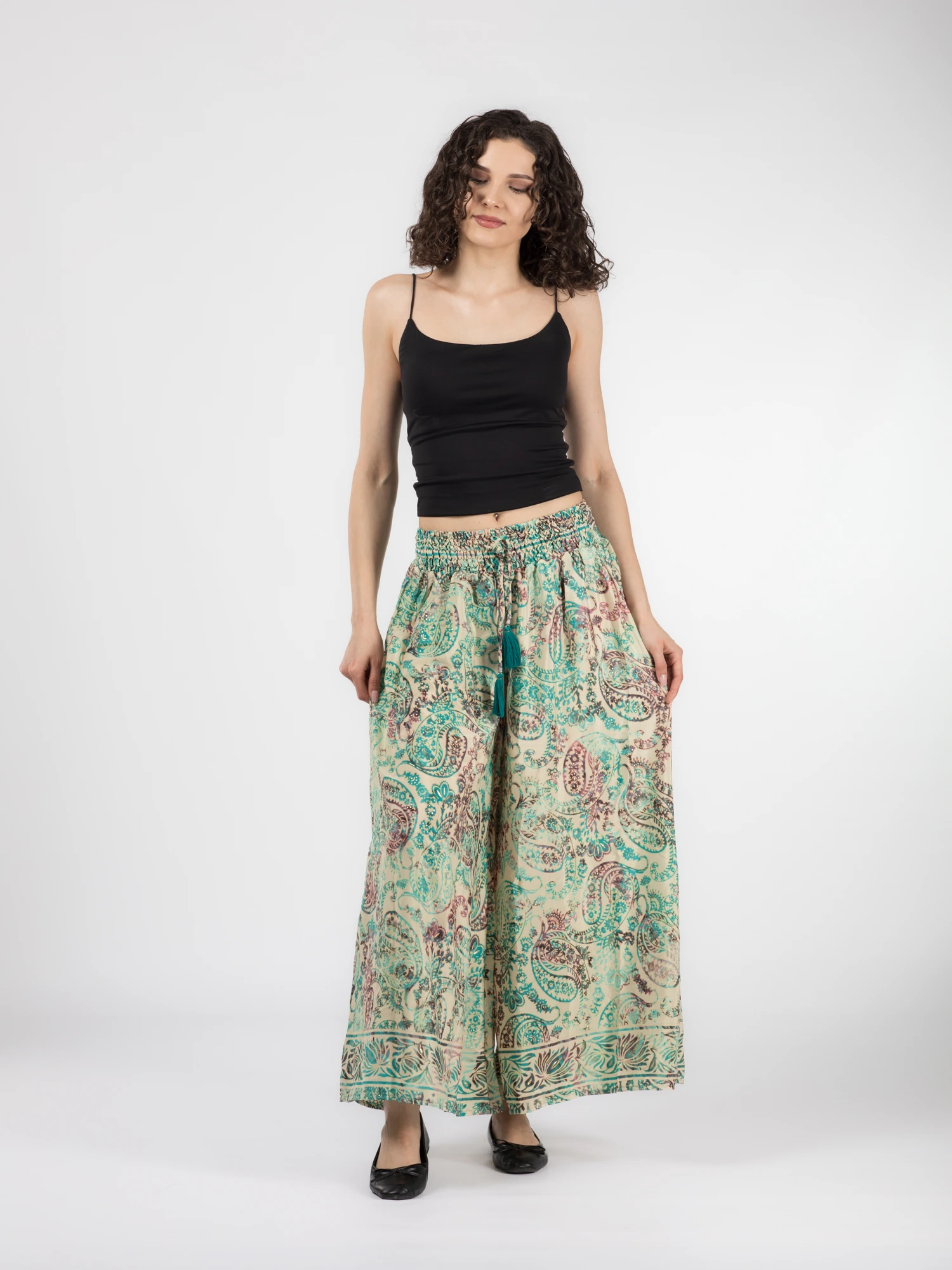 Pantaloni cu croi lejer din material fluid și fir auriu - Model 30 [7]