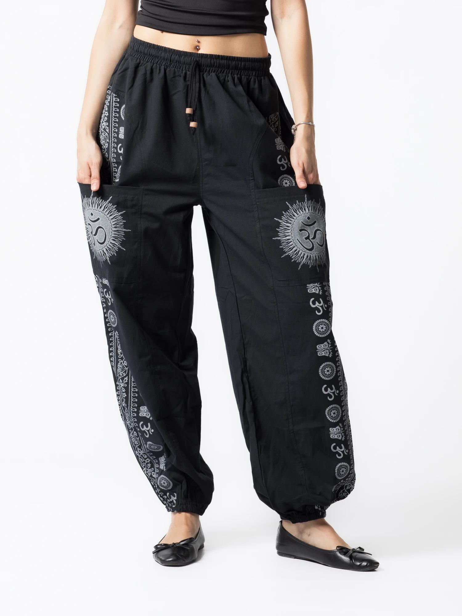 Pantaloni din bumbac cu print OM și buzunare frontale - Negru [0]