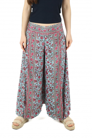 Pantaloni - Pantaloni din material fluid petrecuti cu print floral - Model 13