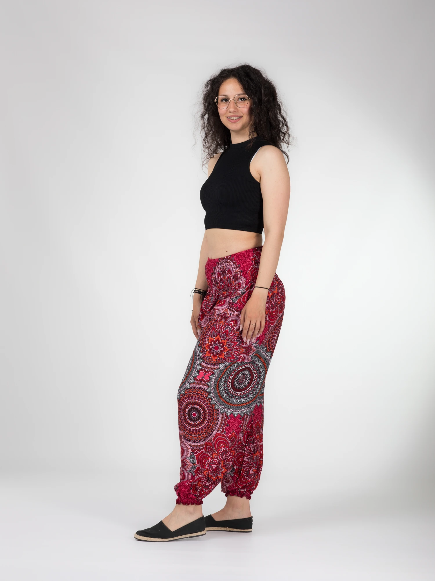 Pantaloni Jasmine cu print floral și mandala all over - Roșu [2]
