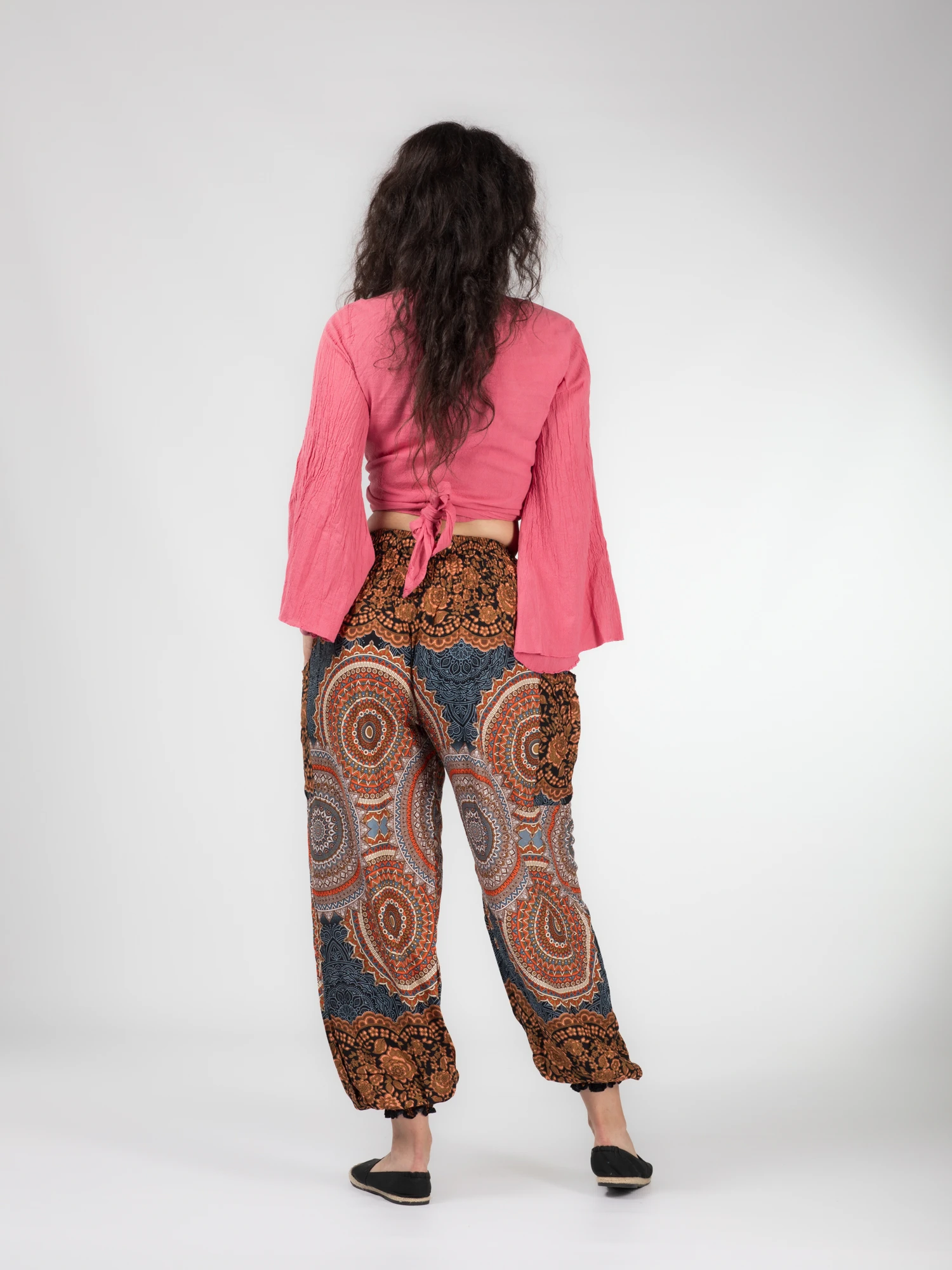 Pantaloni Jasmine cu print mandala și motive florale [4]