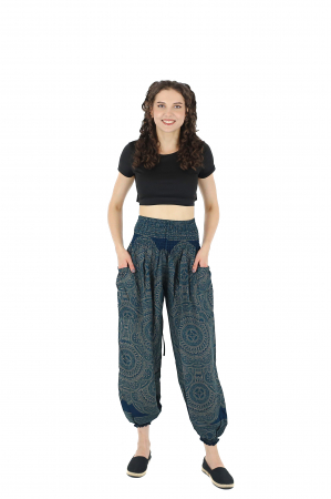 Pantaloni Jasmine din material fluid cu print Mandala all over - Verde [4]