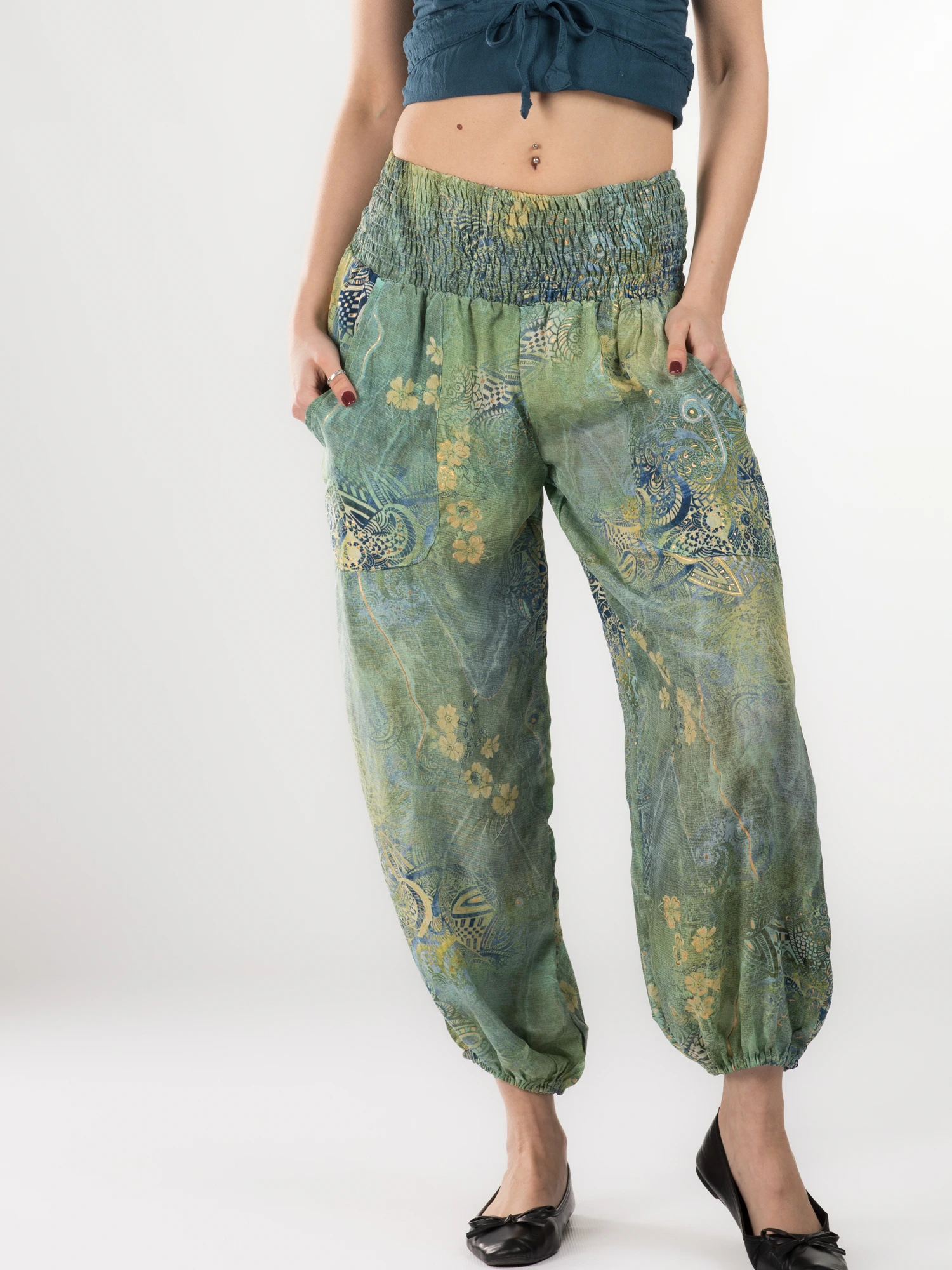 Primavara 2026 - Pantaloni Jasmine din material fluid - Model 3